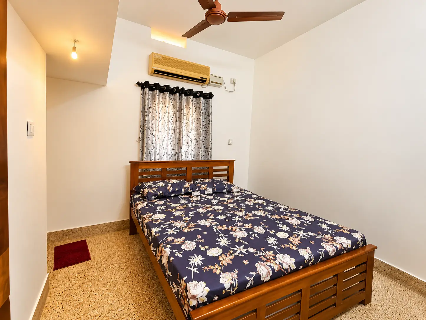 The Teal Room, a queen bedroom with a garden view