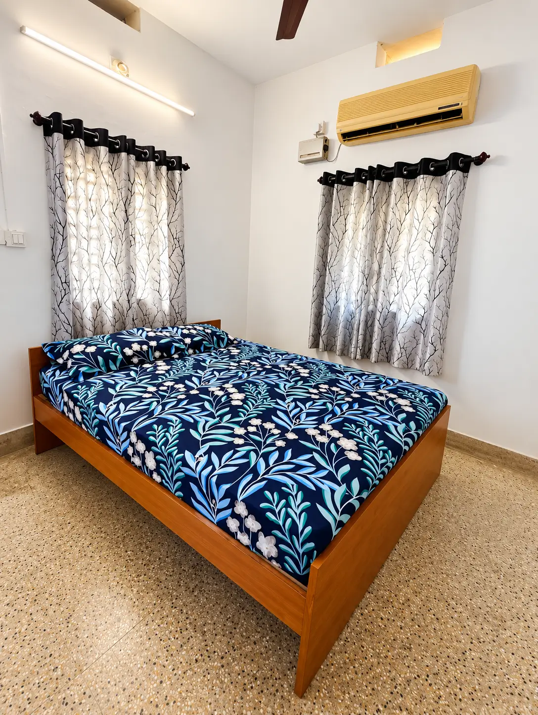 Spacious three bedroom villa by the lagoon shore